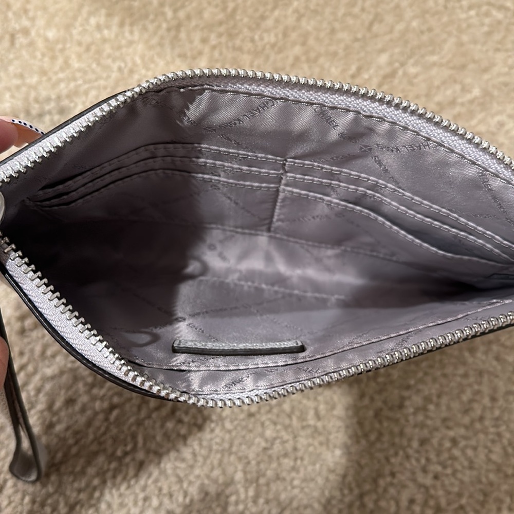 Micheal Kors Bag - Picture 3 of 3